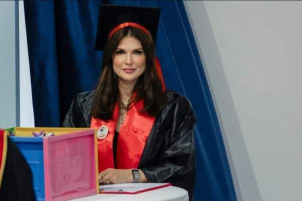 Monica Bîrlădeanu, absolventă