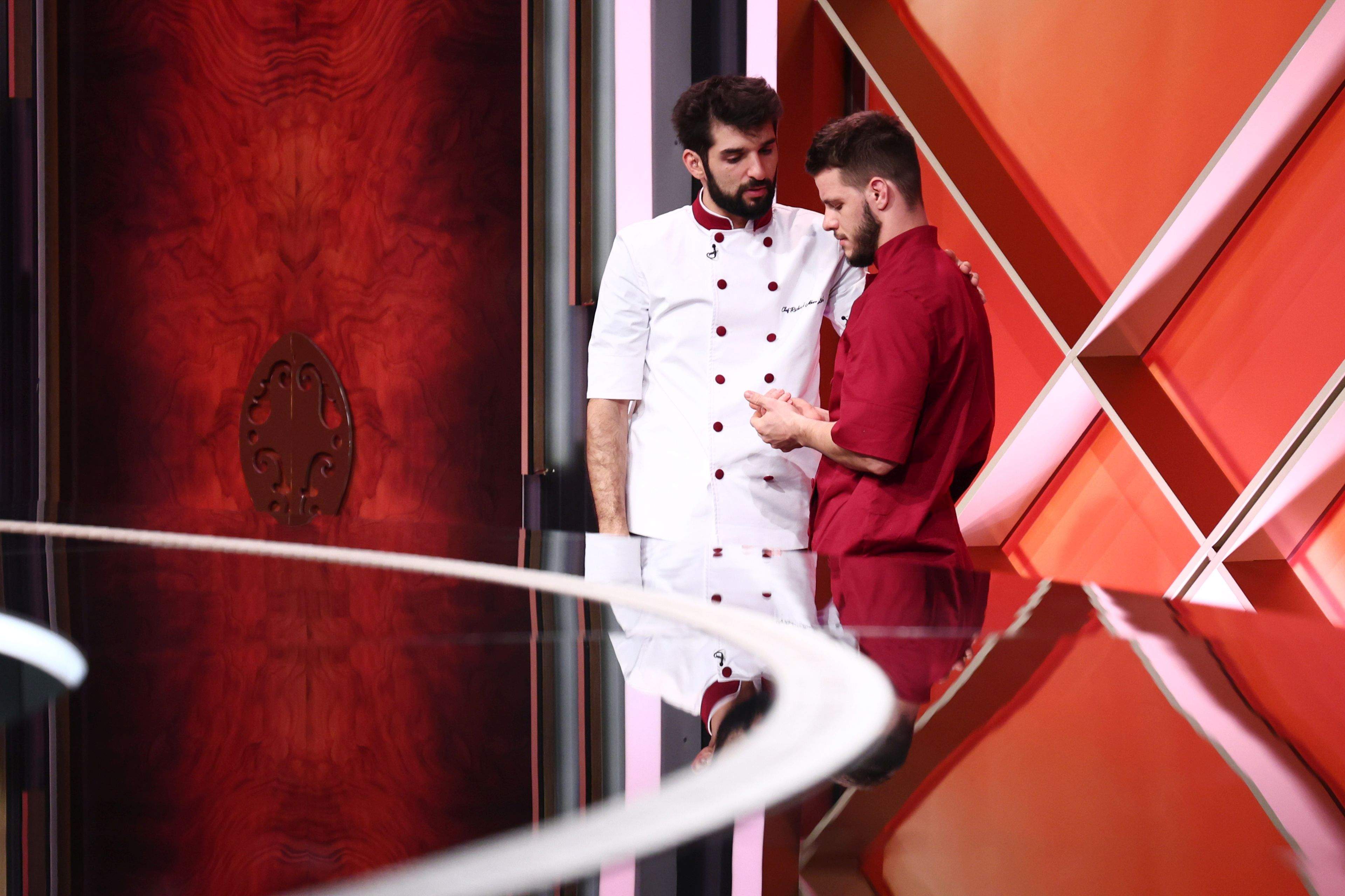 Chefi la cuțite, lider de audiență. Echipa verde, condusă de Chef Sautner, a câștigat bătălia culinară de ieri. Christian Ursu și Elena Barbu au fost eliminați din concurs