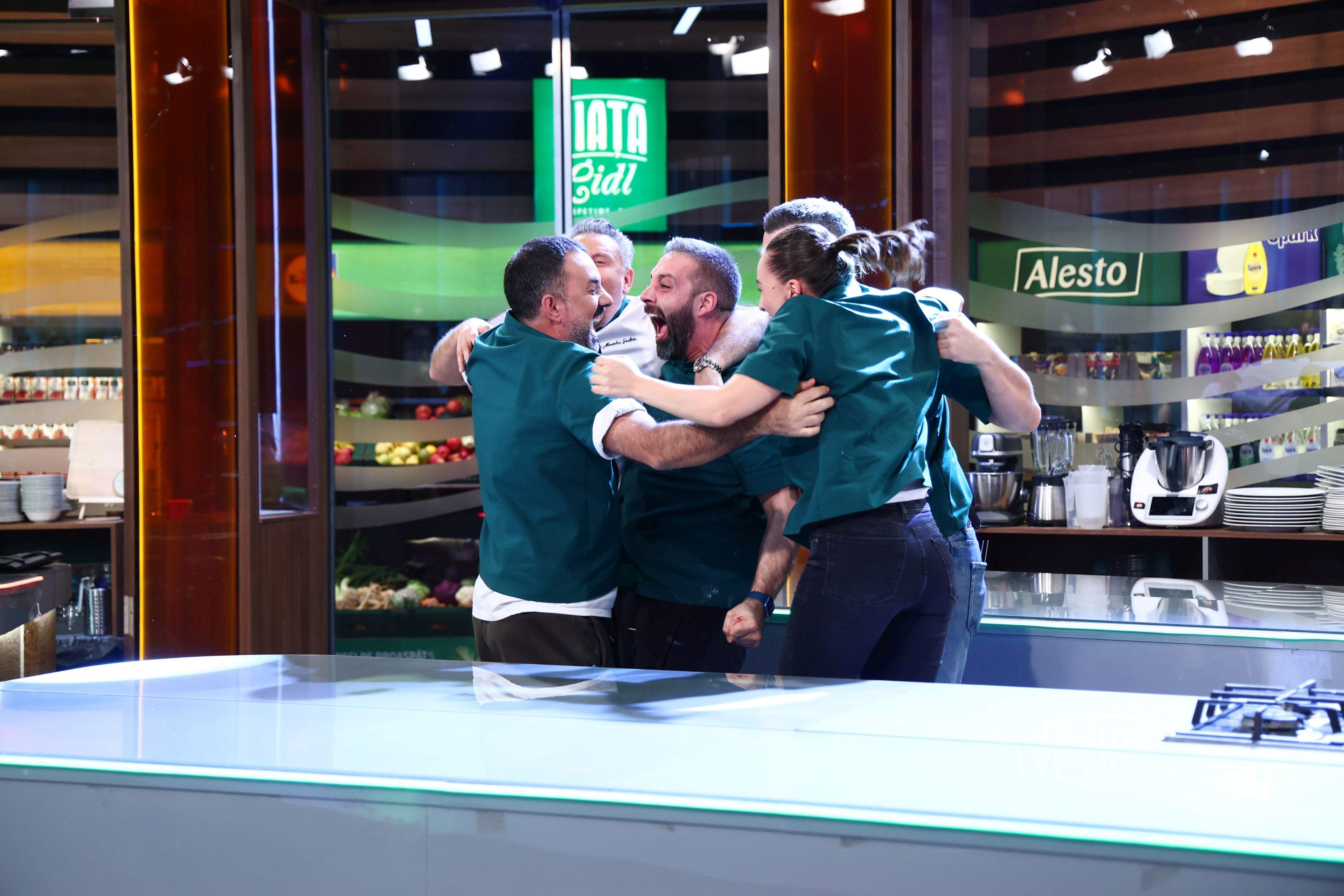 Chefi la cuțite, lider de audiență. Echipa verde, condusă de Chef Sautner, a câștigat bătălia culinară de ieri. Christian Ursu și Elena Barbu au fost eliminați din concurs