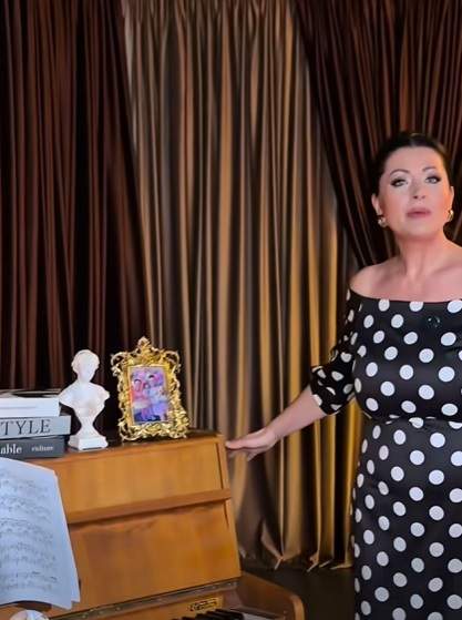 Cum arată studioul de podcast al Gabrielei Cristea. Spațiul a fost creat de prezentatoare și fiecare obiect are o poveste