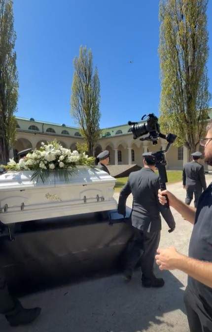 copil mort munchen inmormantare