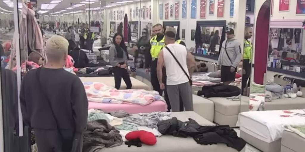 Un concurent a vrut să își stranguleze iubita la un reality-show foarte urmărit! Totul a fost filmat