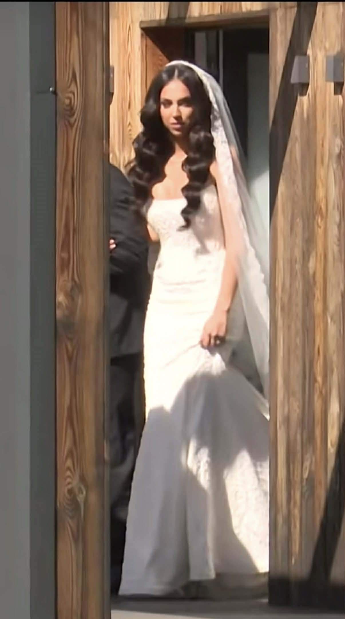 Primele imagini cu soția lui Dorian Popa mireasă! Ce tip de rochie a ales Andreea