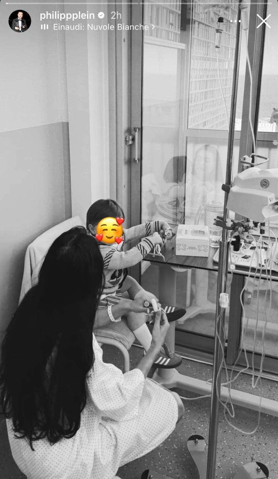 Andreea Sasu, alături de unul dintre copiii ei