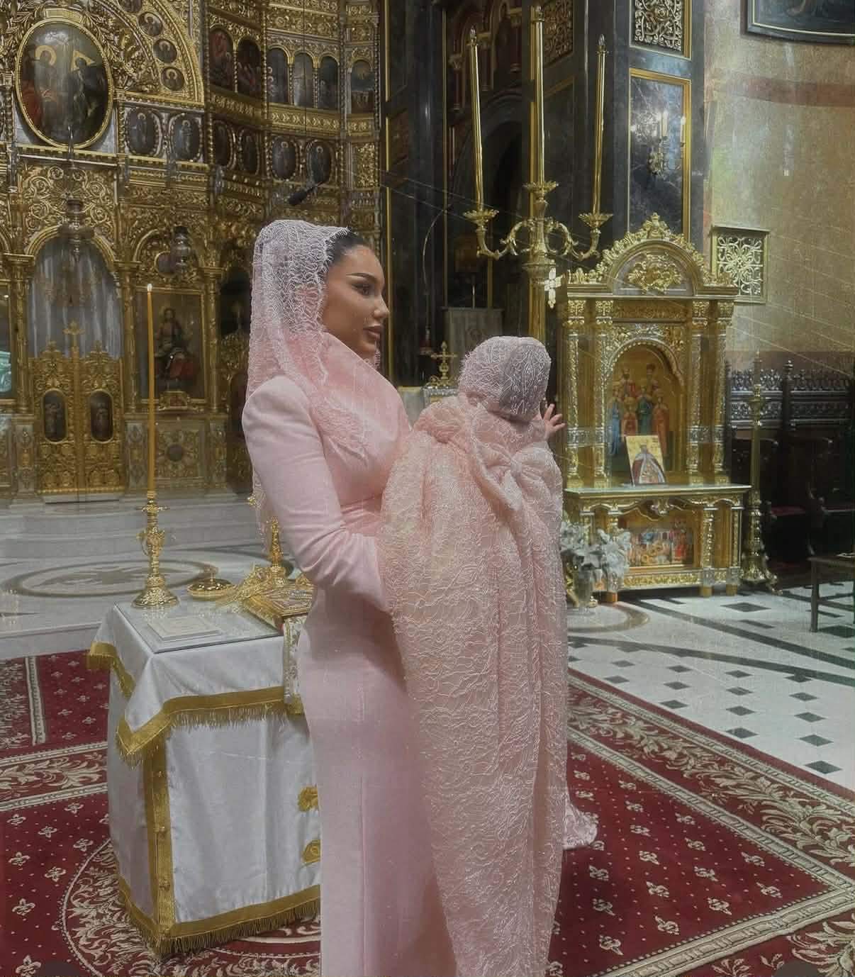 Larisa Udilă și soțul ei, nași de botez! Cei doi au creștinat o fetiță. Primele imagini de la eveniment