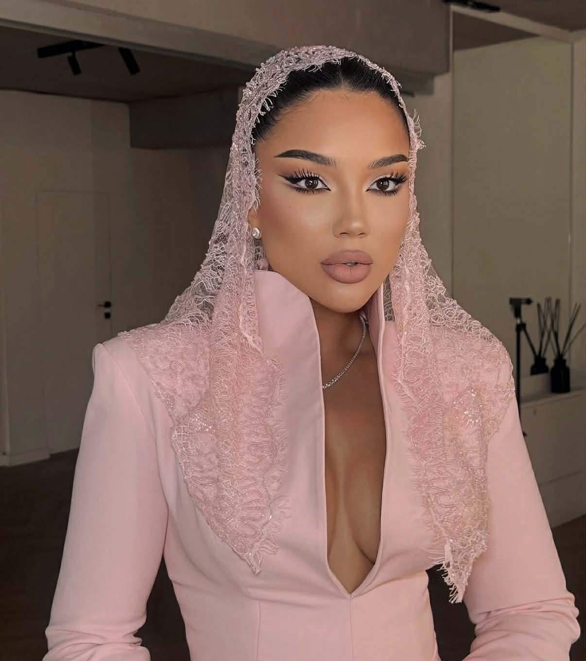 Larisa Udilă și soțul ei, nași de botez! Cei doi au creștinat o fetiță. Primele imagini de la eveniment