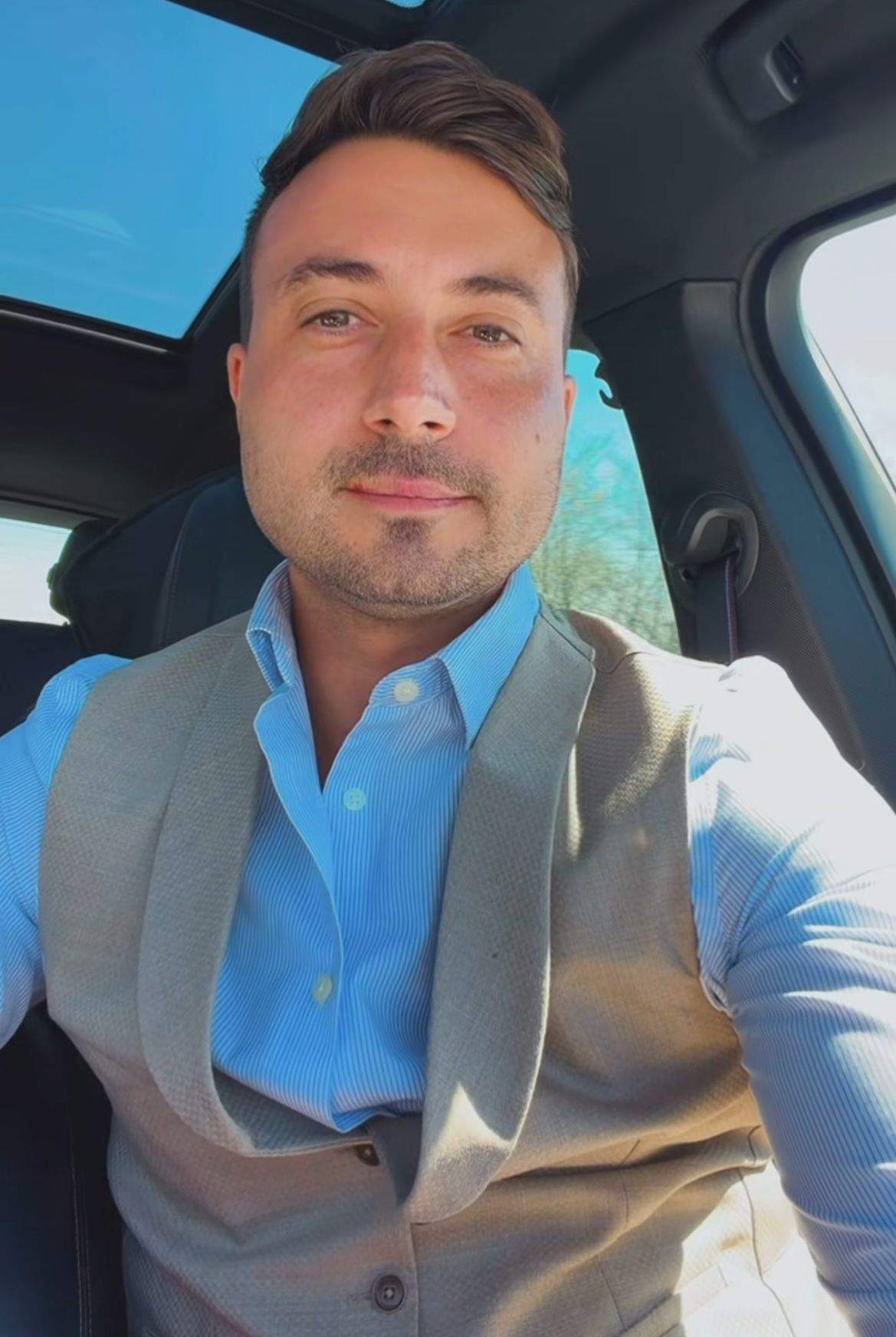 Valentin Sanfira, în mașină