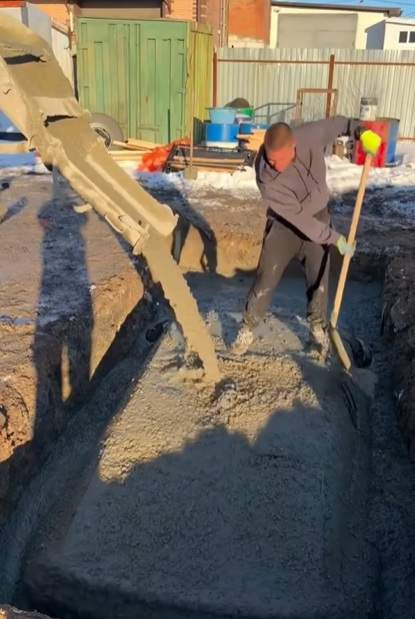 Un tată a îngropat bolidul de lux al fiului său după ce acesta a murit. Momentul a fost filmat