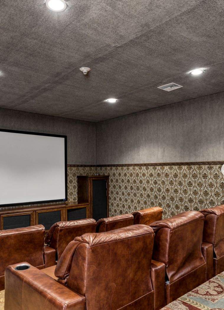 Sala de cinema din conacul lui Michael Jackson