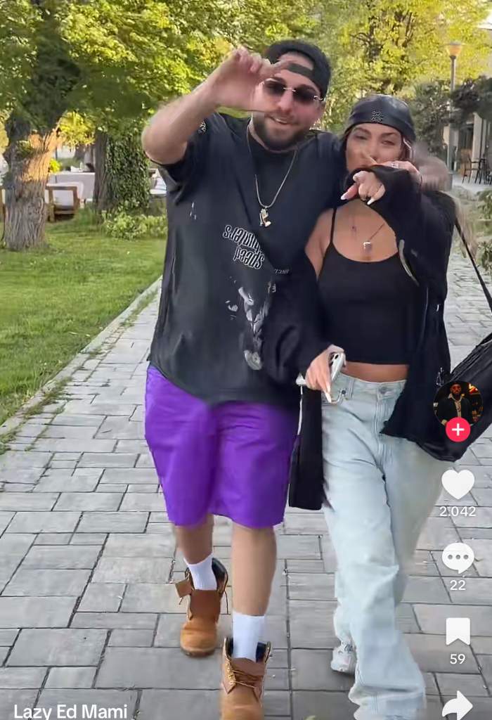 Jo și Lazy Ed, în ipostaze tandre