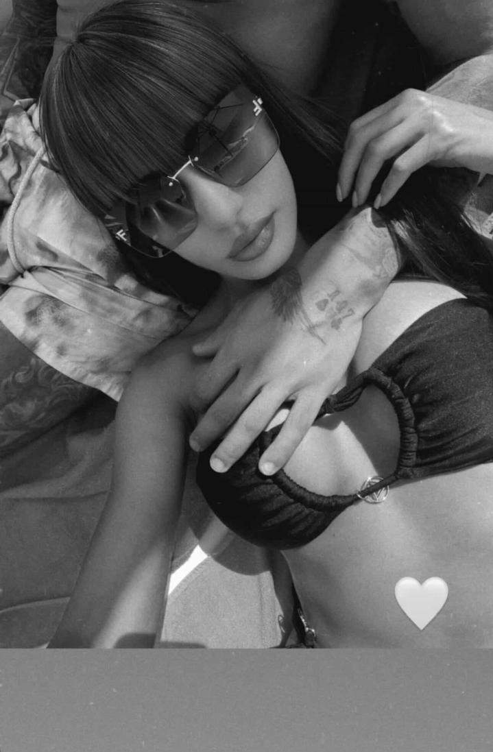 alina si narcis pe sezlong