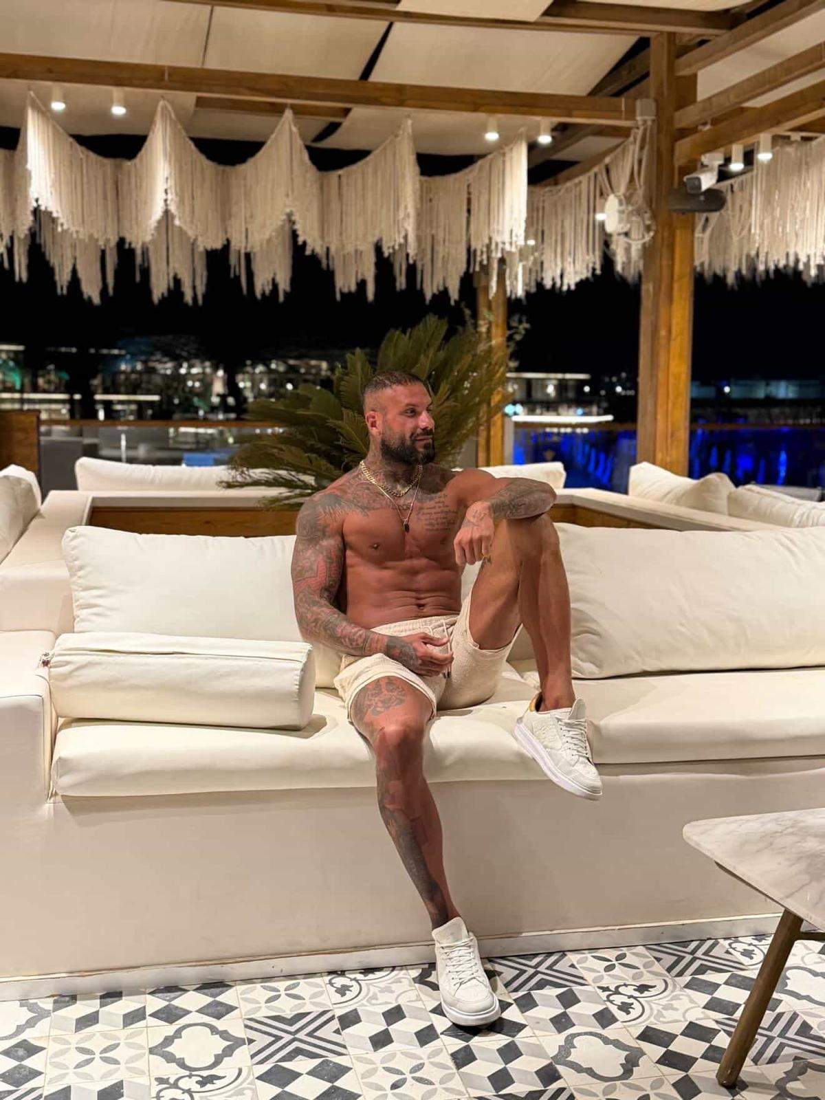 Narcis Bujor, fosta ispită de la Insula Iubirii, îndrăgostit lulea de o brunetă misterioasă! Cine e femeia cu care s-a cuplat