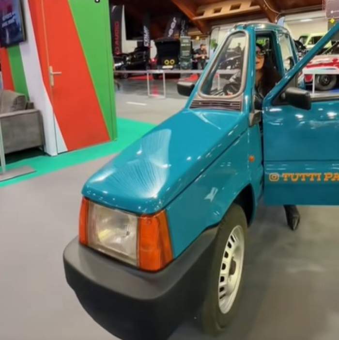 Cea mai îngustă mașină din lume. Unii nici nu ar încăpea în ea