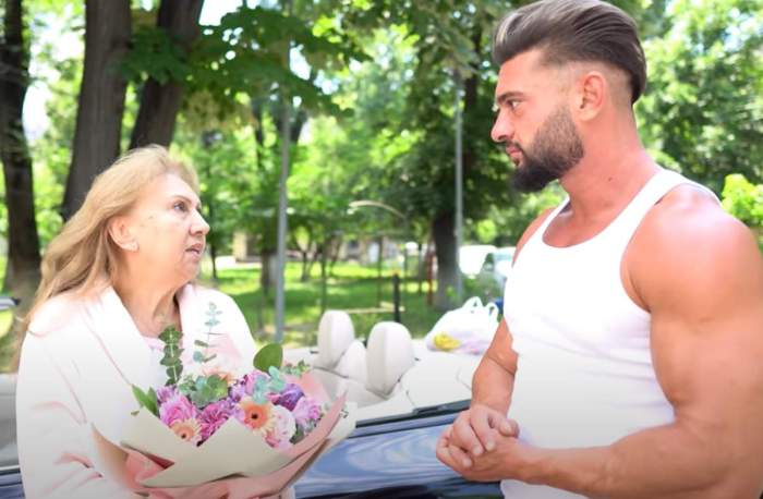 Dorian Popa i-a dăruit flori mamei sale