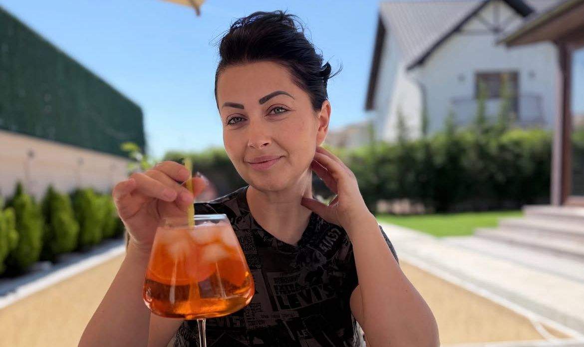 Gabriela Cristea, la terasă