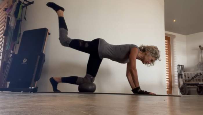 De la vedetă TV la Miss Fitness! Cum arată acum o celebră actriță în vârstă de 60 de ani