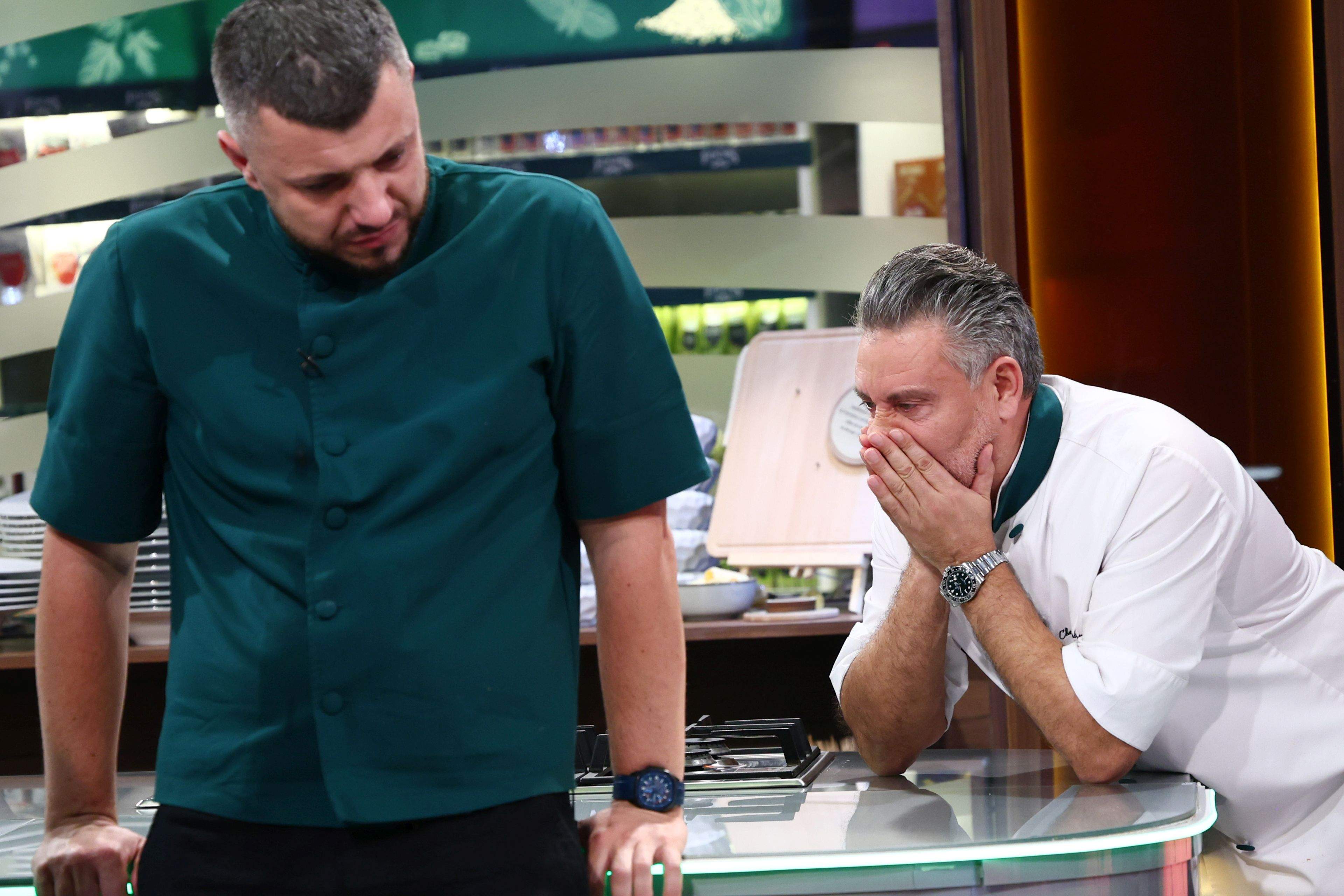 Record de audiență pentru acest sezon cu ediția Chefi la cuțite de ieri. Echipa bordo, victorioasă aseară. Raluca Bădulescu vine diseară în bucătăria show-ului culinar