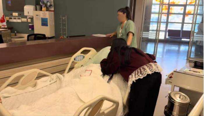 Iasmina și-a pupat mama înainte de intervenție