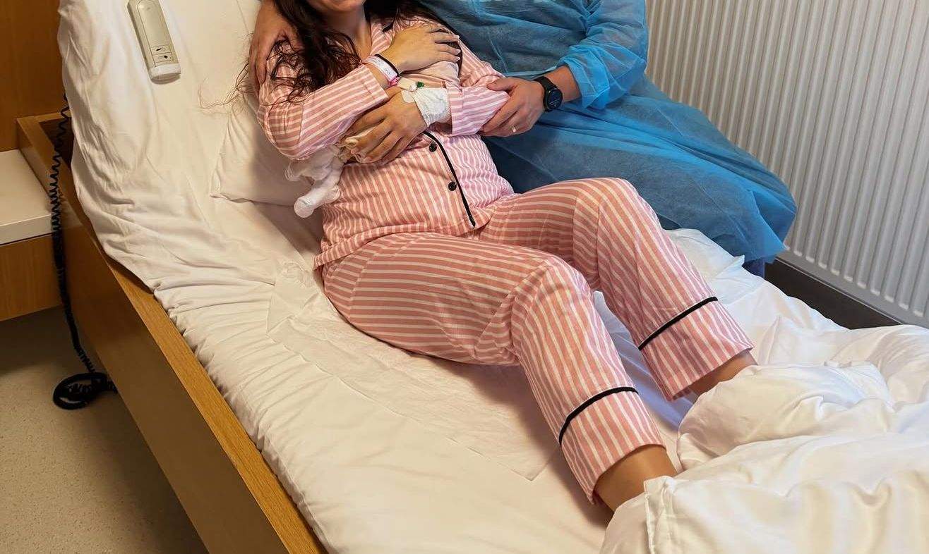 Cântăreața care a devenit mămică