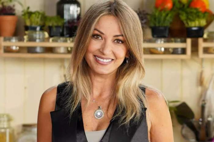 anca turcasiu zambeste