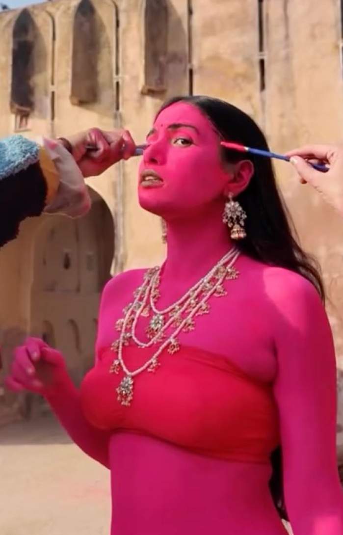 Influencerița care a vopsit elefantul roz