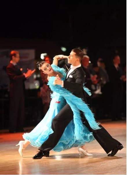 Cum arătau Rareș Cojoc și Andreea Matei cu 11 ani în urmă, când au devenit parteneri de dans. Acum cuplul bifează medalie după medalie