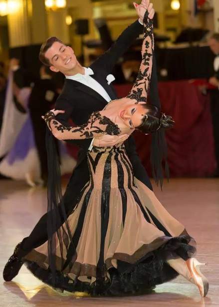 Cum arătau Rareș Cojoc și Andreea Matei cu 11 ani în urmă, când au devenit parteneri de dans. Acum cuplul bifează medalie după medalie