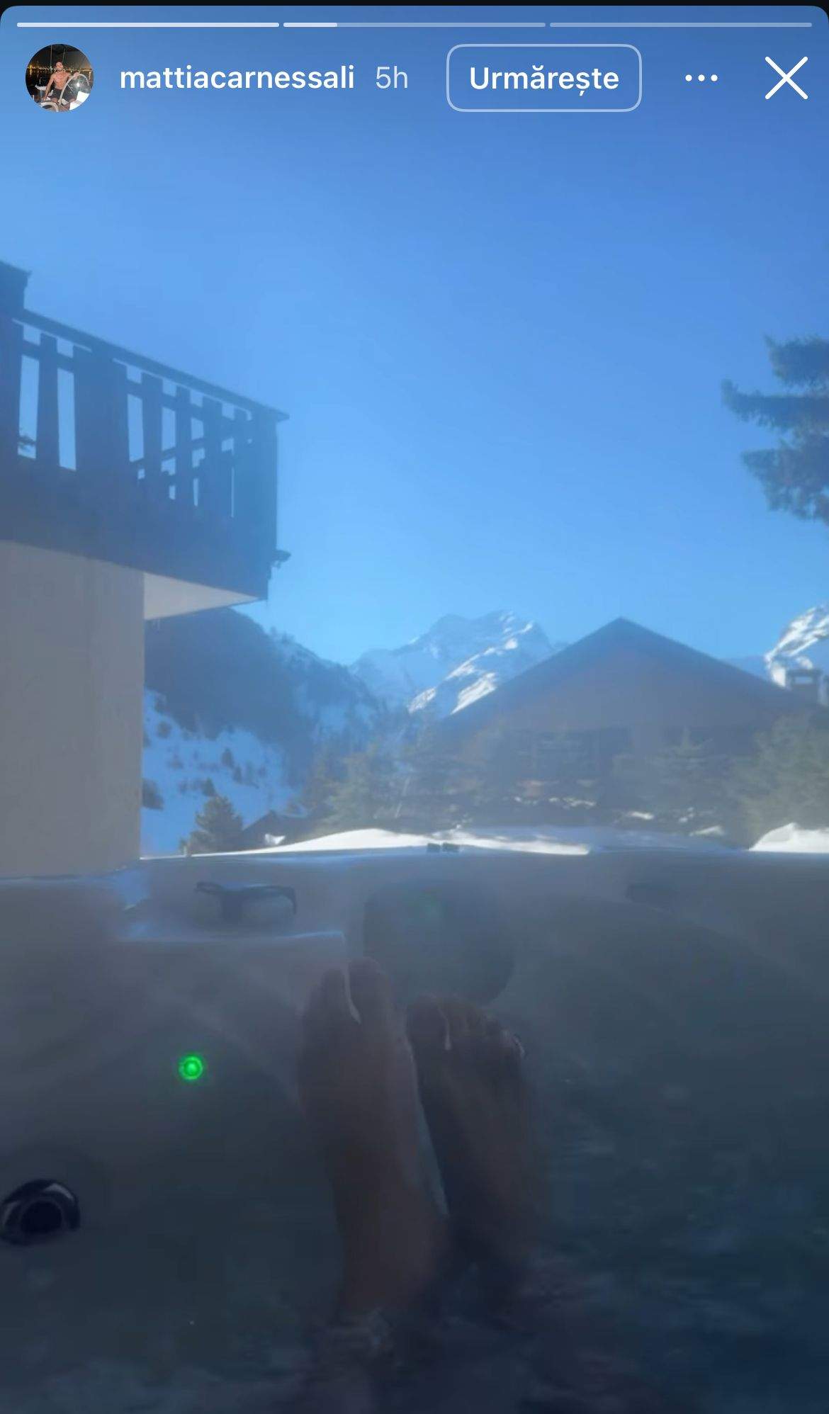 Mattia Carnessali, în jacuzzi