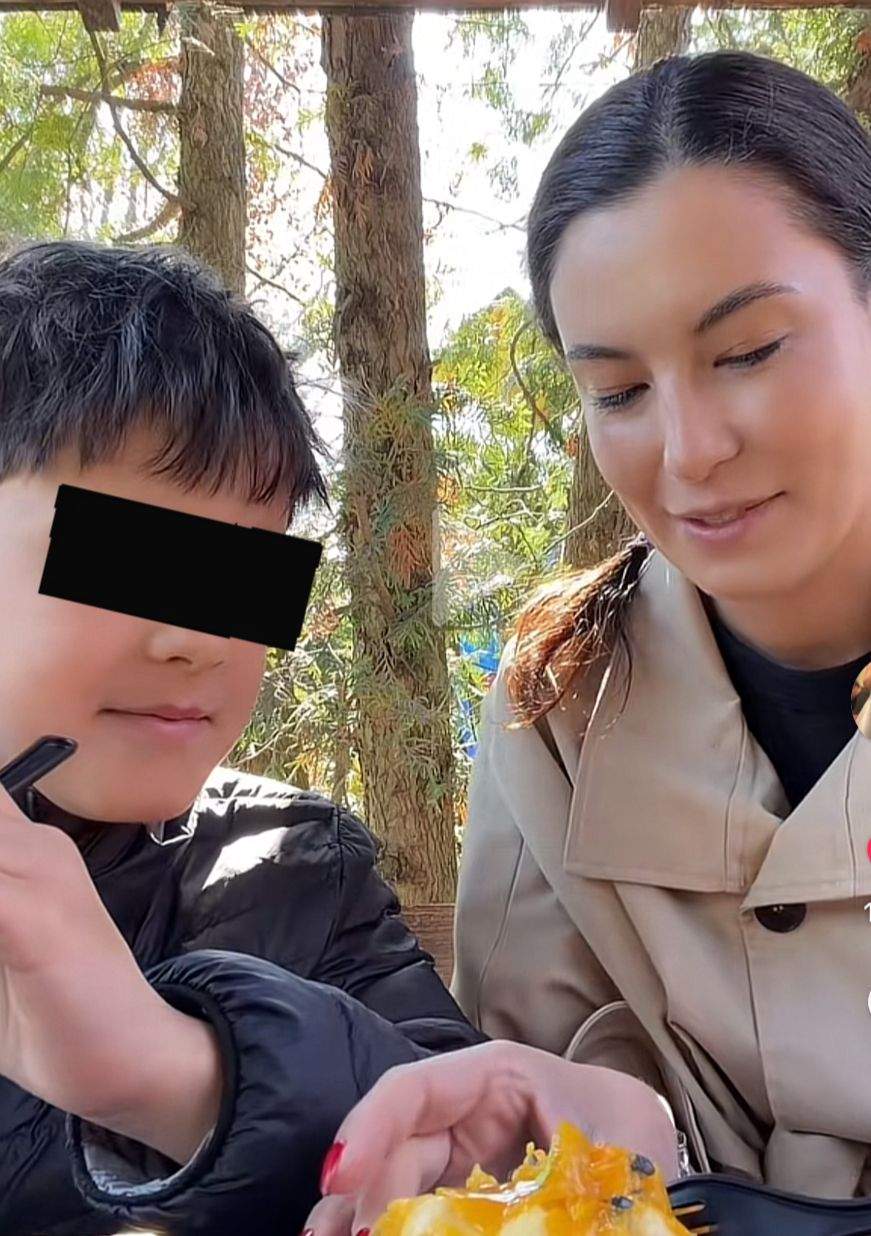 Bianca Podosu, alături de fiul ei