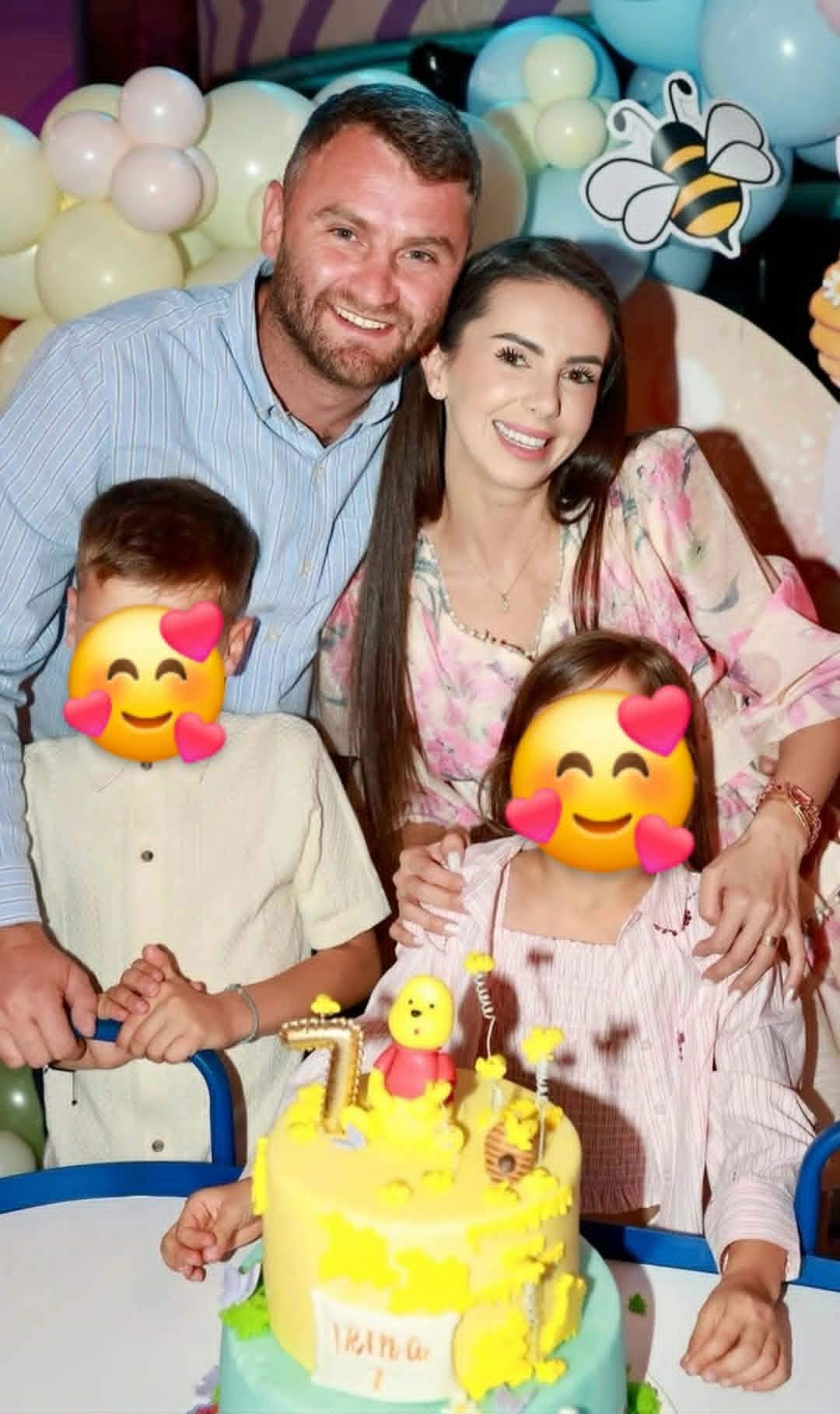 Georgiana Lobonț și soțul ei, Rareș Ciciovan, alături de copiii lor