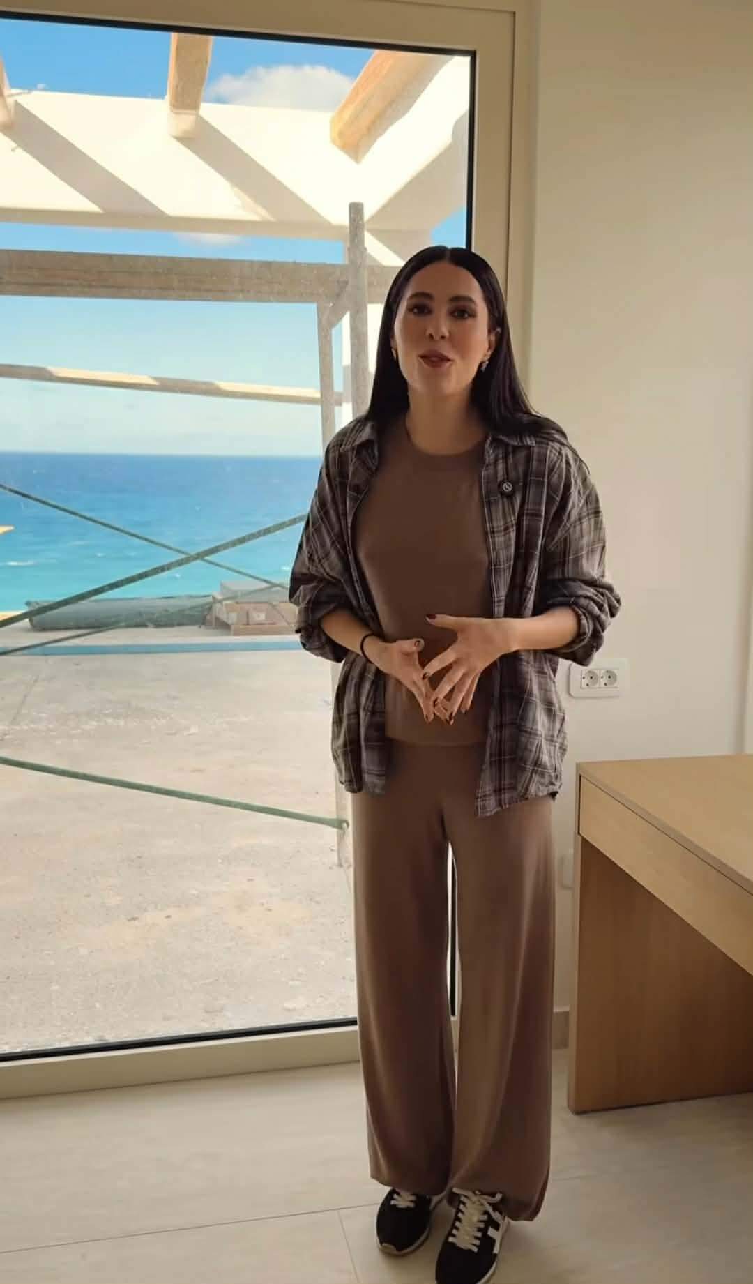 O influenceriță din România se mută în Creta! Cum arată casa superbă pe care a renovat-o