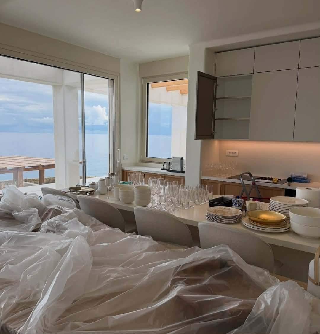 O influenceriță din România se mută în Creta! Cum arată casa superbă pe care a renovat-o