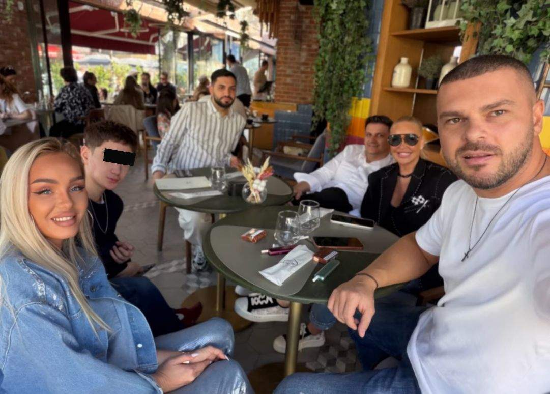 Maria Constantin, alături de fiul și soțul ei