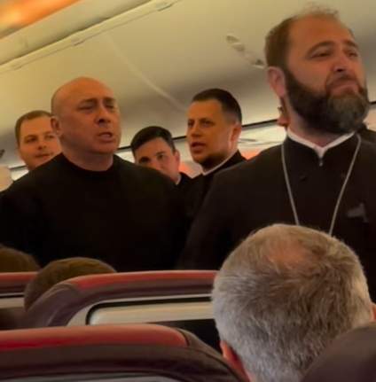 Moment inedit cu Marcel Pavel și un preot în avion! Totul a fost filmat | VIDEO