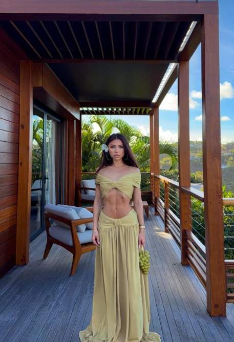 Rivala lui Valerie Lungu, vacanță exotică pe insula milionarilor! Arată într-un mare fel