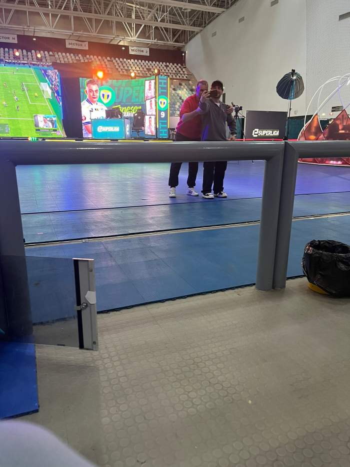 Cum se comportă Mădălin Șerban cu fanii atunci când nu știe că este fotografiat. Imagini exclusive cu fostul concurent Power Couple