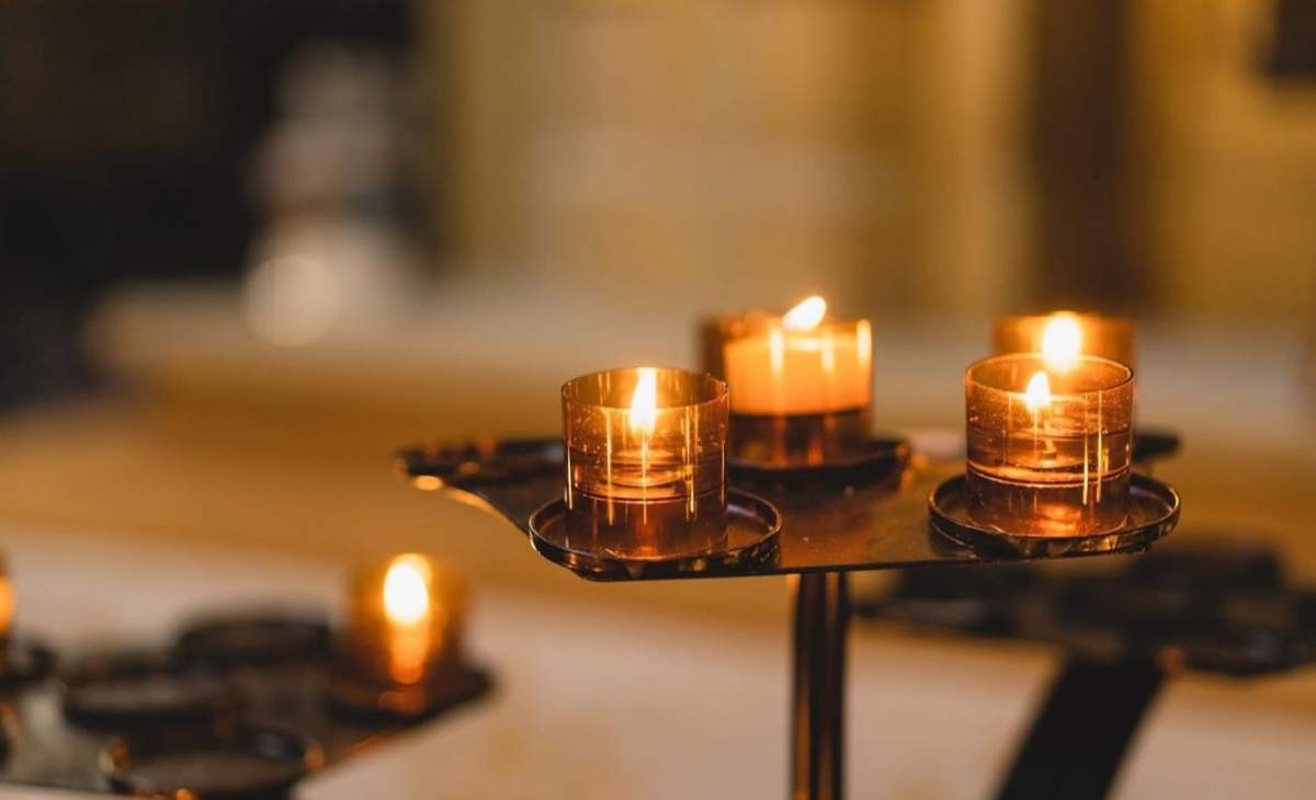 Lumânări aprinse