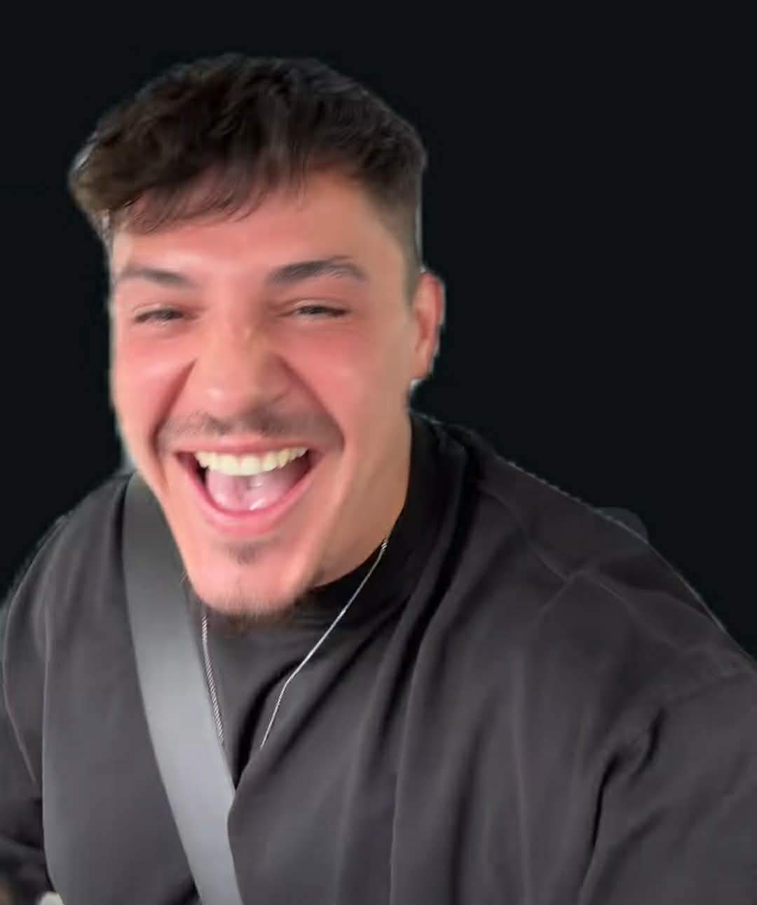 Bogdan Mocanu râzând