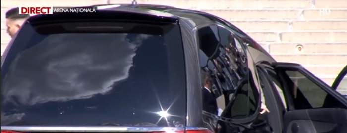 Sicriul cu trupul neînsuflețit al lui Mircea Lucescu, escortat de poliție spre Arena Națională. Fanii își vor putea lua rămas bun