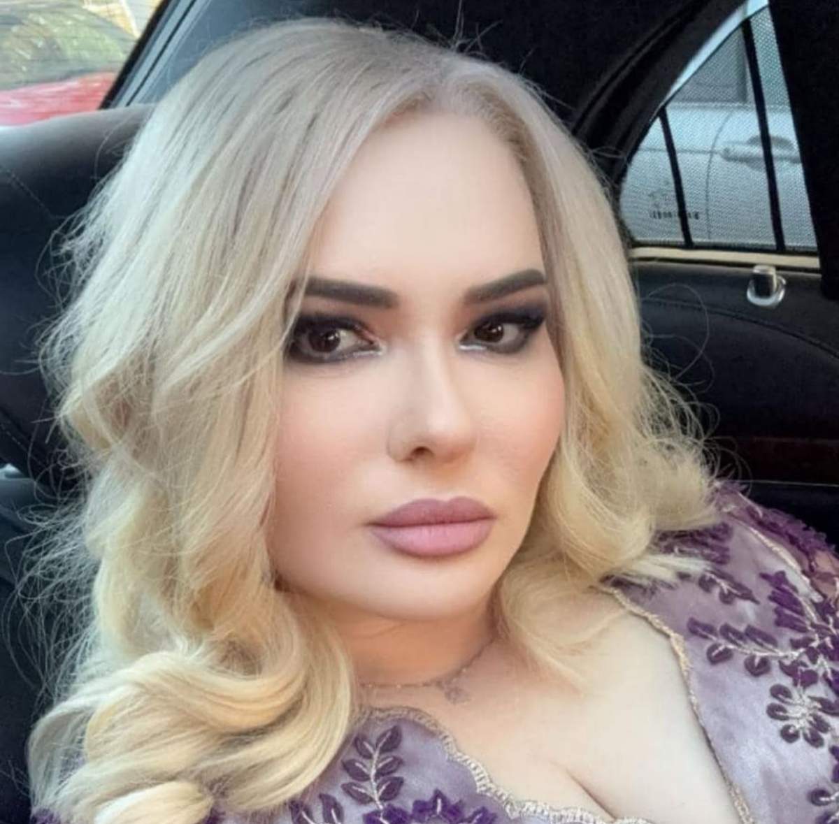 Viorica de la Clejani, în mașină