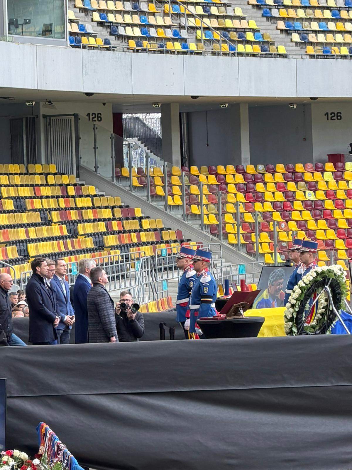 România își ia rămas bun de la Mircea Lucescu. Informații și imagini în timp real de la Arena Națională