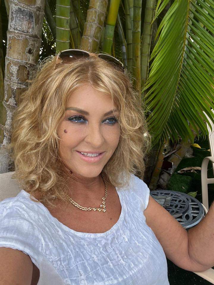 Cum arată acum fosta soacră a lui Cristi Borcea! Mama Alinei Vidican face furori pe plaja