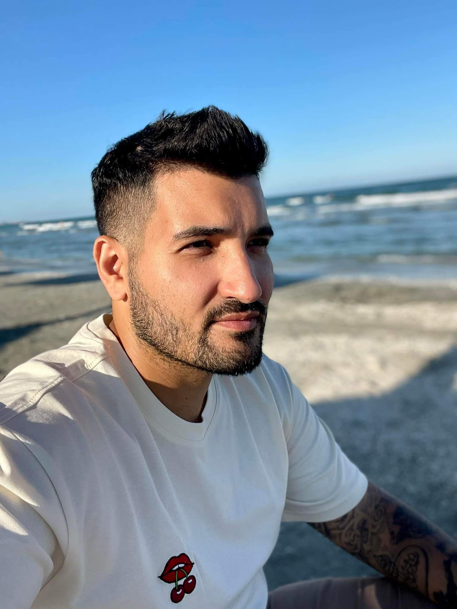 Nadir, selfie pe malul marii