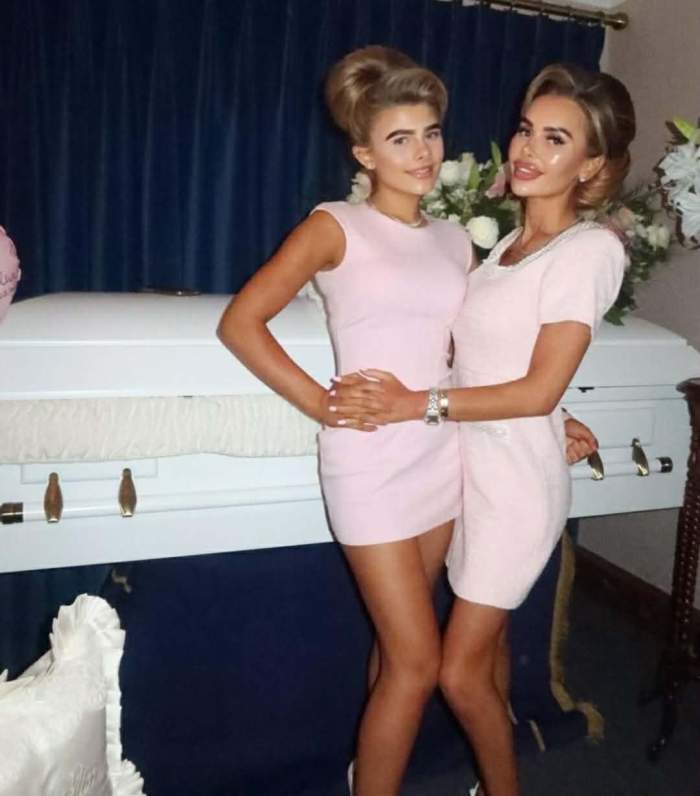 mama și sora fetei moarte