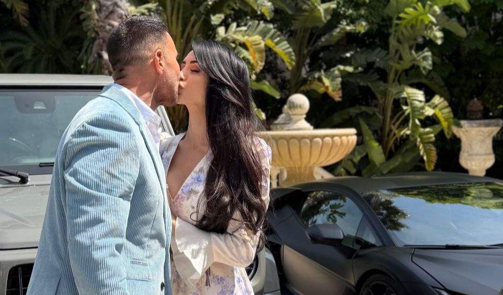 Philipp Plein și Andreea Sasu se sărută pasional