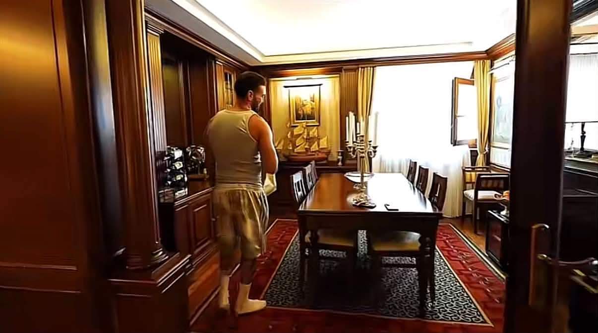 Cum arată casa lui Rareș Mariș. Imagini de senzație din locuința de vis