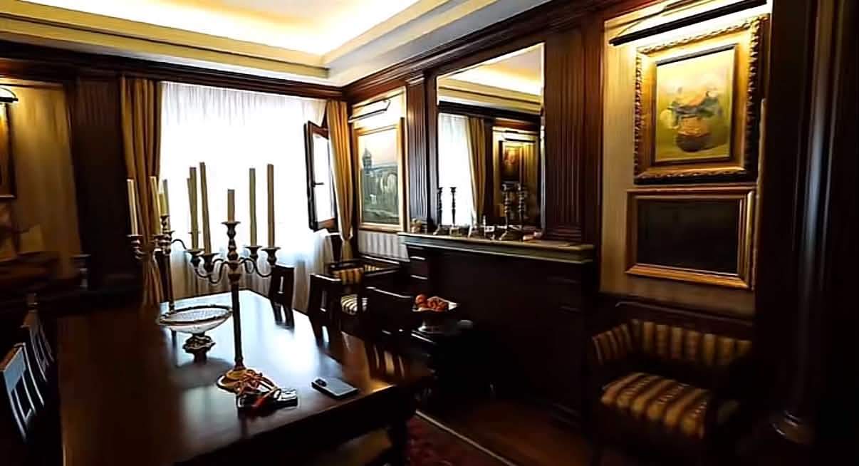 Cum arată casa lui Rareș Mariș. Imagini de senzație din locuința de vis