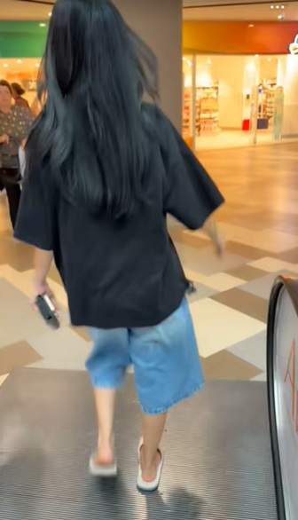 Nu ai mai văzut-o niciodată așa pe Andreea Tonciu! Cum a ieșit bruneta în mall