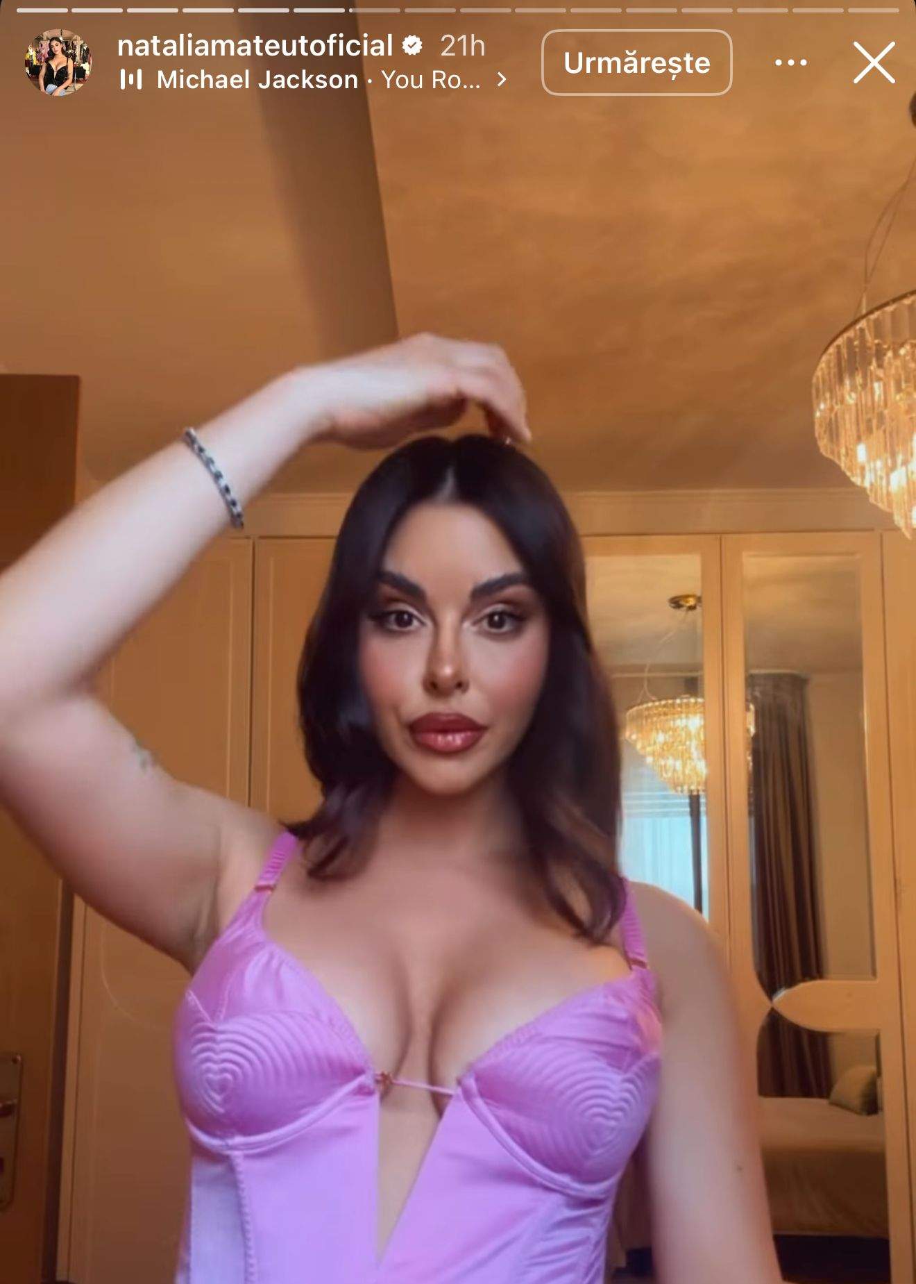 Natalia Mateuț, cu decolteul la vedere