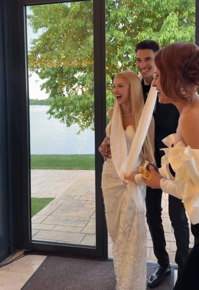 Andreea Bălan și soțul ei au ajuns la local